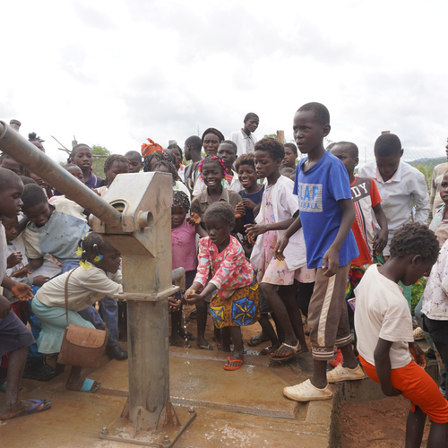 Coca-Cola and ForAfrika Rehabilitate Water Pump in Bocoio, Benefiting 3,000 People